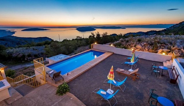 This beautiful vacation home with a private pool will offer you unforgettable moments.