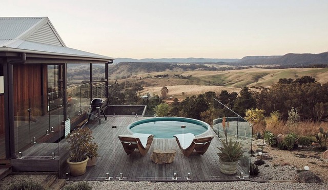 This cabin is a 0 bedroom(s), 1 bathrooms, located in Kanimbla, NSW.