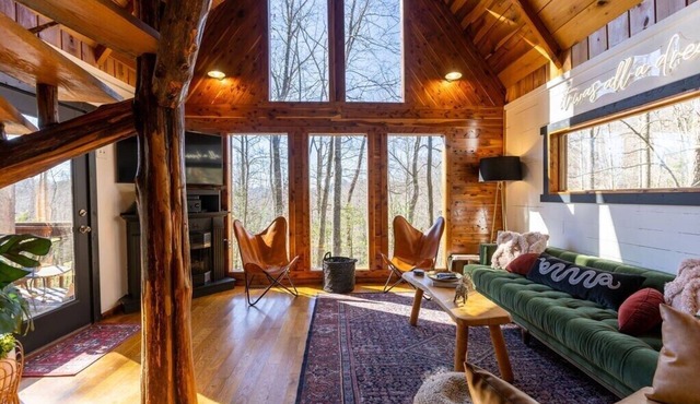 This cabin is a 2 bedroom(s), 2 bathrooms, located in Stanton, KY.