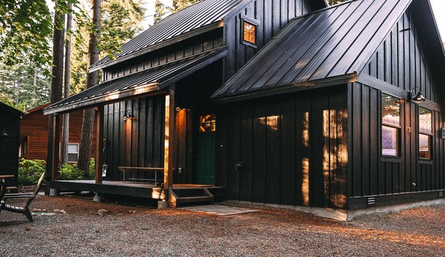 This cabin is a 3 bedroom(s), 2 bathrooms, located in Cle Elum, WA.