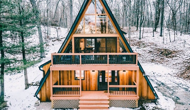 This cabin is a 4 bedroom(s), 2.5 bathrooms, located in Pine Plains, NY.