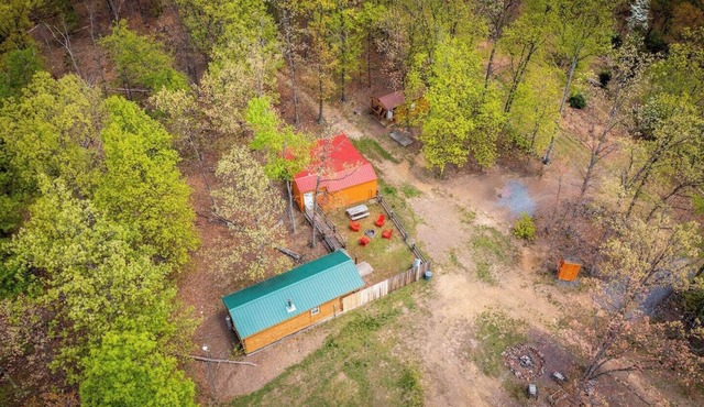This cabin is a 5 bedroom(s), 3 bathrooms, located in Berkeley Springs, WV.