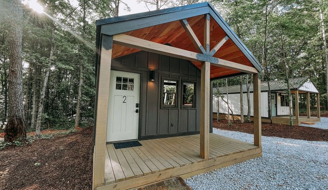 This campground is a 1 bedroom(s), 1 bathrooms, located in Hartwell, GA.