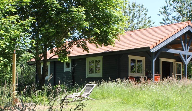 This chalet with swimming pool is located in the north of the Dordogne in a quie