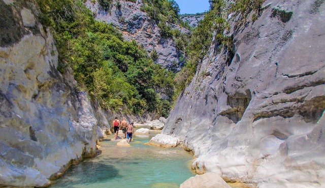 This charming and spacious country house welcomes you with swimming pool in Taulignan.