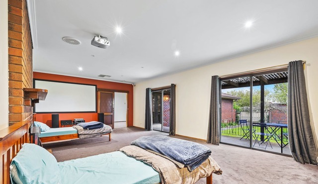 This charming & cozy 4BR house is your next best bet for your family getaway!