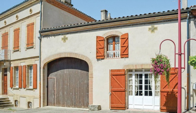 This charming cottage is located in a hamlet ideally situated to discover the countryside as well as