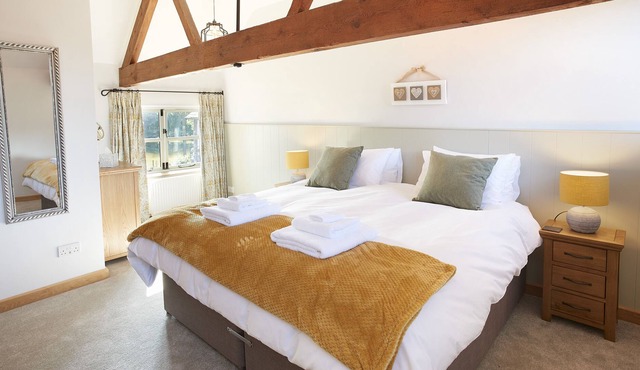 This charming cottage which sleeps two is in the tiny hamlet of Comberton and a haven for walkers or