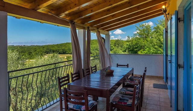 This charming country villa is the ideal place for a family vacation.