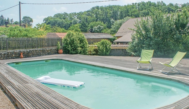 This charming house welcomes you with a swimming pool in a hamlet in the department of Hautes-Pyréné