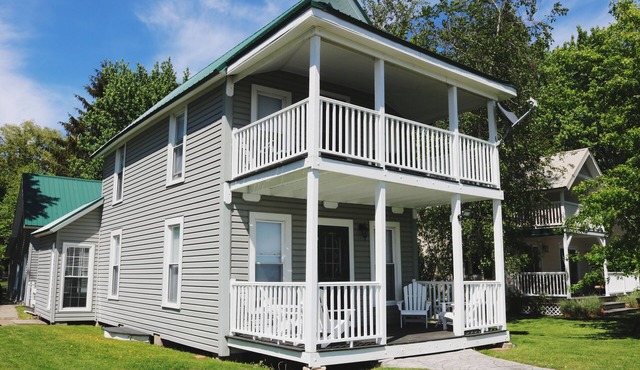 This charming lake cottage located in a peaceful, safe community right on the lake!