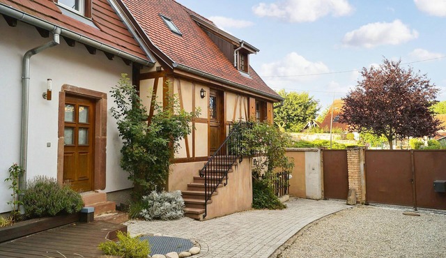 This charming vacation home, completely renovated in 2015, is modern, bright and well equipped.