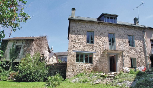 This charming vacation home, a converted barn, is located a stone's throw from the village center of