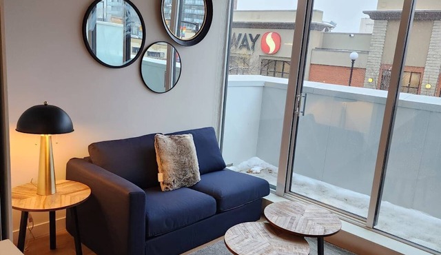 This condominium is a 1 bedroom(s), 1 bathrooms, located in Calgary, Alberta.