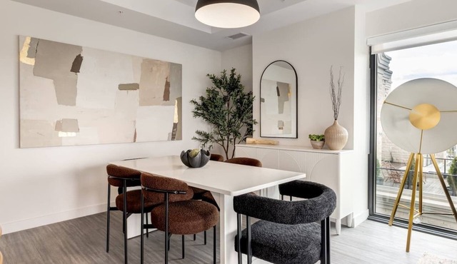 This condominium is a 3 bedroom(s), 2 bathrooms, located in Calgary, AB.