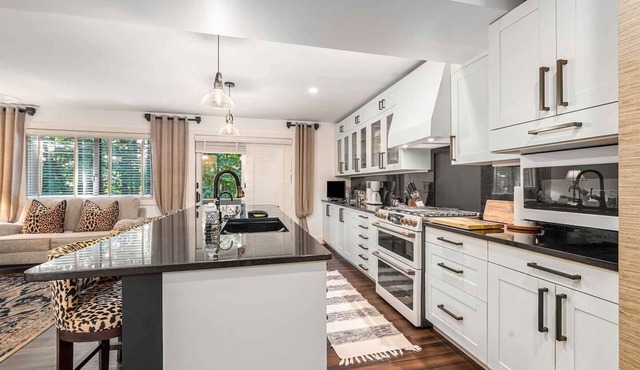This condominium is a 3 bedroom(s), 2.5 bathrooms, located in Harbor Springs, MI.