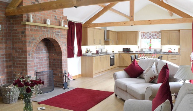 This contemporary property offers a romantic hideaway in a peaceful location.