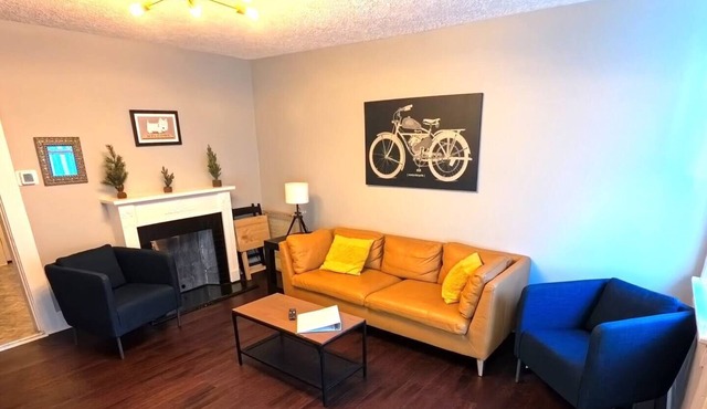 This cottage is a 1 bedroom(s), 1 bathrooms, located in Columbus, OH.