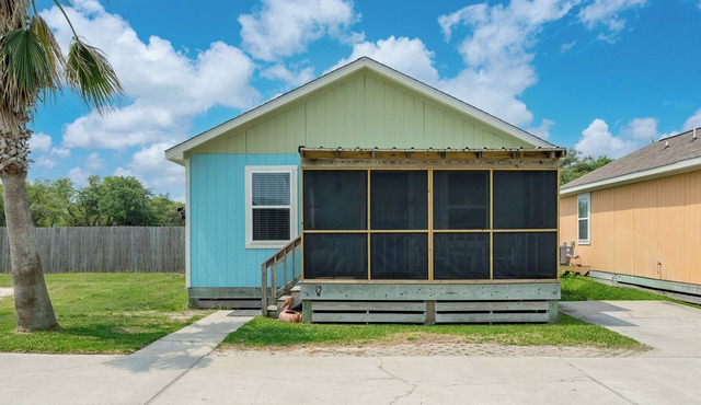 This cottage is a 2 bedroom(s), 2 bathrooms, located in Rockport, TX.
