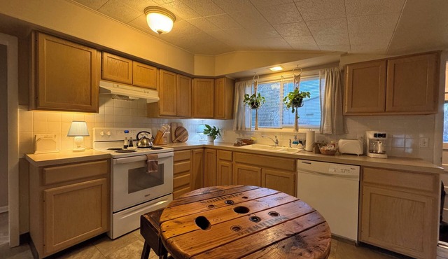 This cottage is a 2 bedroom(s), 1 bathrooms, located in Bighorn, WY.