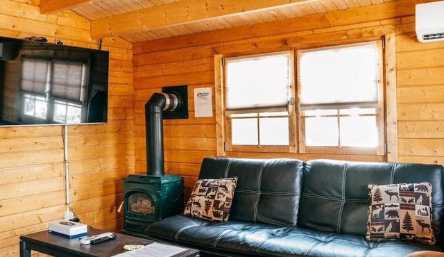 This cottage is a 2 bedroom(s), 1 bathrooms, located in parry sound, on.