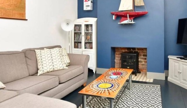 This cottage is a 4 bedroom(s), 2 bathrooms, located in Broadstairs, England.