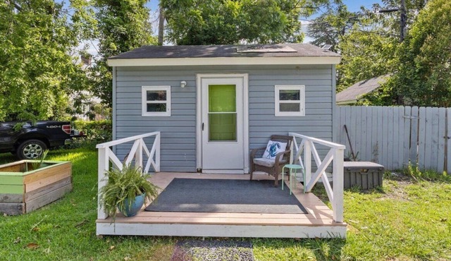 This cottage is a 0 bedroom(s), 1 bathrooms, located in Newport News, VA.
