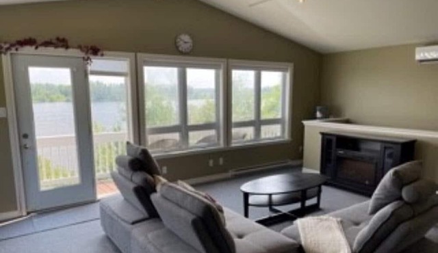 This cottage is located on the Outaouais River, in a beautiful national park.