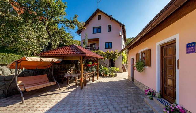 This cottage is located in the village Planina Skradska, on the way to the excursion destination Zel
