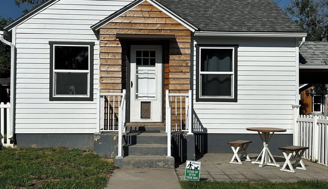 This cozy house has been completely remodeled inside and features three bedrooms.