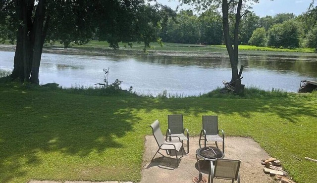 This cozy three bedroom, two bathroom cottage is a perfect choice for a family getaway