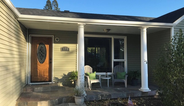 This cute well appointed cottage in quiet Camas, WA is just mins away from PDX
