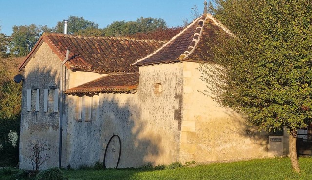 This delightful two bedroom cottage offers accommodation for up to four people.