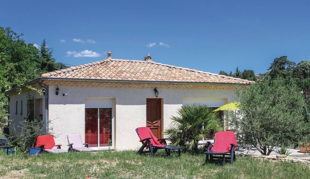 This delightful vacation home welcomes you in Aubenas in the southern part of the Ardèche and is ide