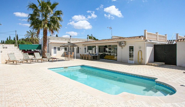 This dreamlike 3-bedroom vacation terraced house convinces with an equipment that considers every de