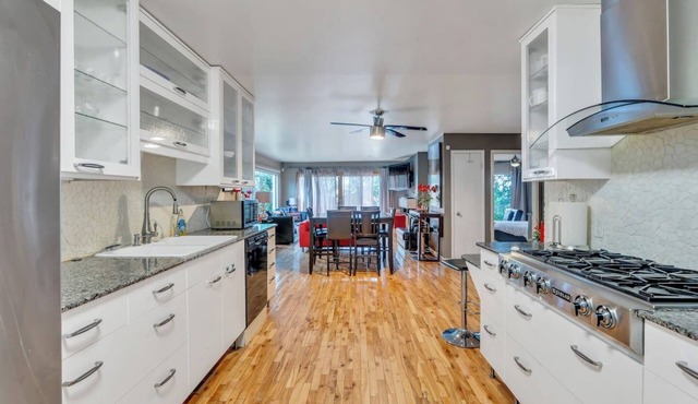 This duplex is a 8 bedroom(s), 4 bathrooms, located in Salt Lake City, UT.