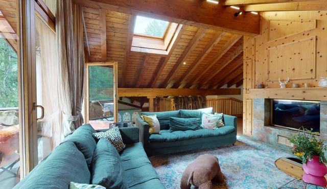 This exclusive duplex apartment right at the slope next to the forest offers app