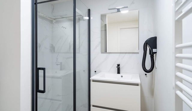 This family suit is equipped with a bedroom with a double bed & 2 sleeping corners with a bunk bed.