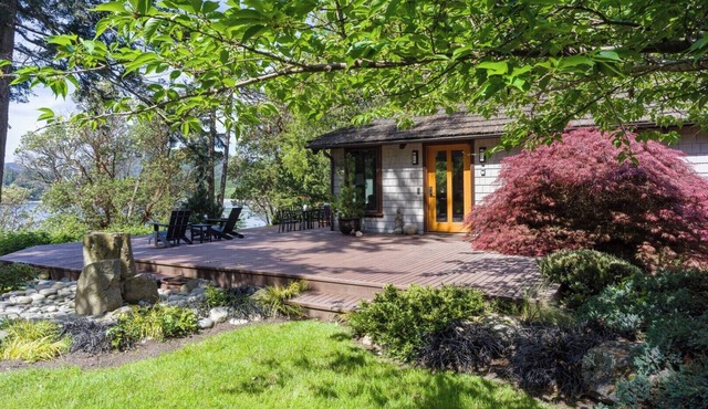 This house is a 1 bedroom(s), 1 bathrooms, located in Eastsound, WA.