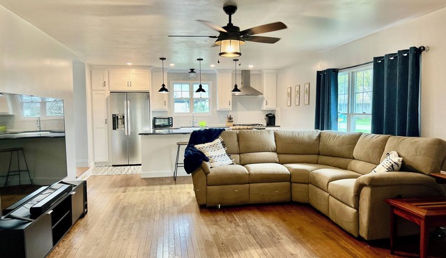 This house is a 2 bedroom(s), 2 bathrooms, located in La Porte , IN.