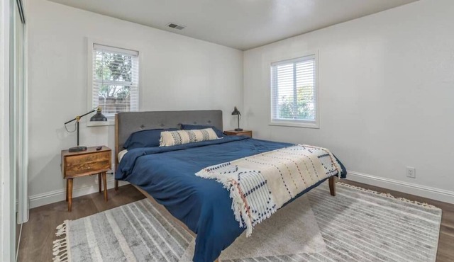 This house is a 2 bedroom(s), 1 bathrooms, located in Livermore, CA.