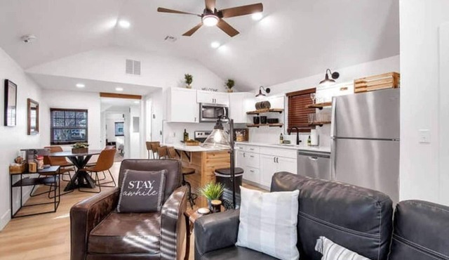 This house is a 2 bedroom(s), 1 bathrooms, located in Wichita, KS.