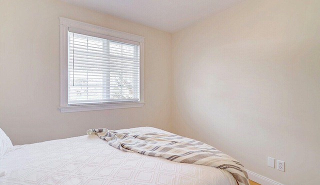 This house is a 3 bedroom(s), 2 bathrooms, located in Fredericton, NB.