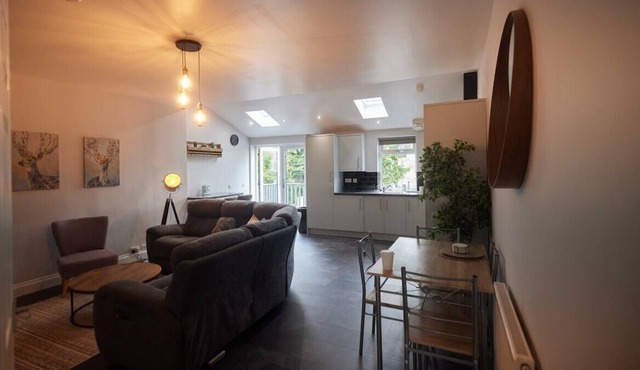 This house is a 3 bedroom(s), 2 bathrooms, located in Stonehouse, Scotland.