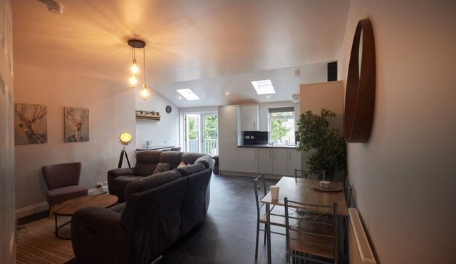 This house is a 3 bedroom(s), 2 bathrooms, located in Stonehouse, Scotland.