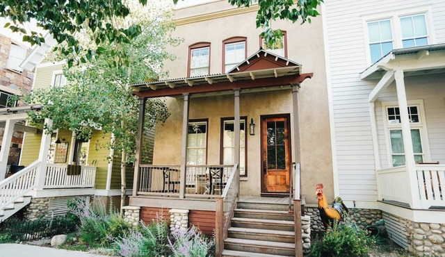This house is a 3 bedroom(s), 2.5 bathrooms, located in Buena Vista, CO.