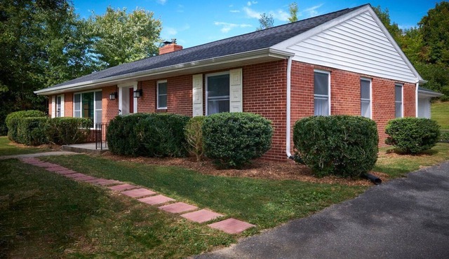 This house is a 3 bedroom(s), 2 bathrooms, located in Morristown, TN.