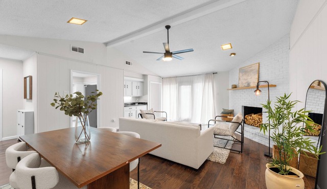 This house is a 3 bedroom(s), 2 bathrooms, located in Richardson, TX.