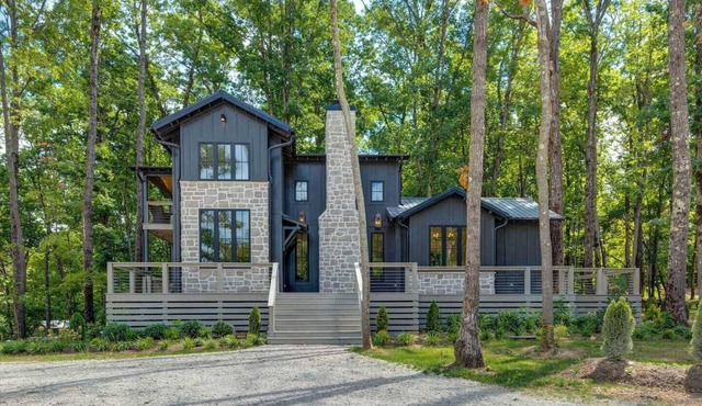 This house is a 3 bedroom(s), 2 bathrooms, located in Tracy City, TN.