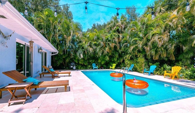 This house is a 3 bedroom(s), 2 bathrooms, located in Vero Beach, FL.